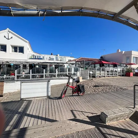 شقة A 100m De La *