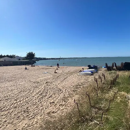 شقة A 100m De La *