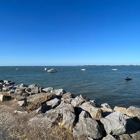 A 100m De La * لا باريه دي مونت