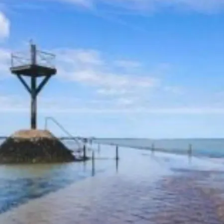 A 100m De La * لا باريه دي مونت