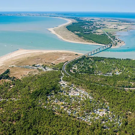 A 100m De La * La Barre-de-Monts